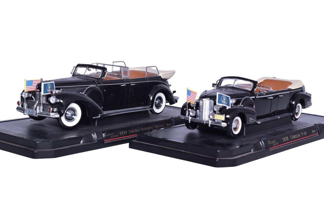 Pair of Road Signature Presidential Series 1:24 Die Cast 1938 Cadillac V-16, 1939 Lincoln