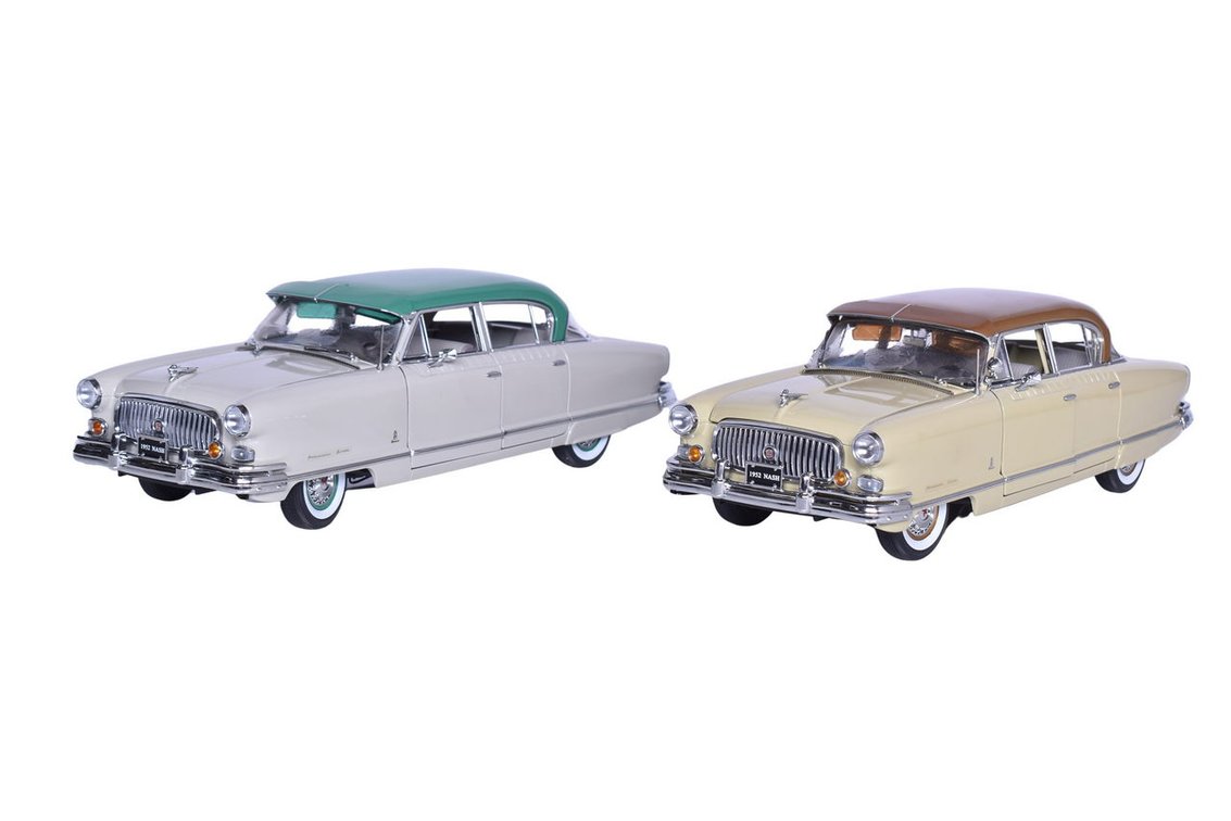 Pair of Sun Star 1:18 Die Cast 1952 Nash Ambassador Airflyte Model Cars