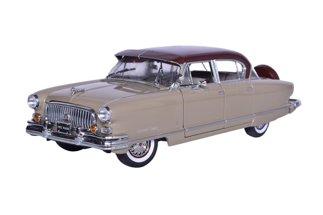 Sun Star 1:18 Die Cast 1952 Nash Ambassador Airflyte Model Car in Autumn Rust / Trooper Tan