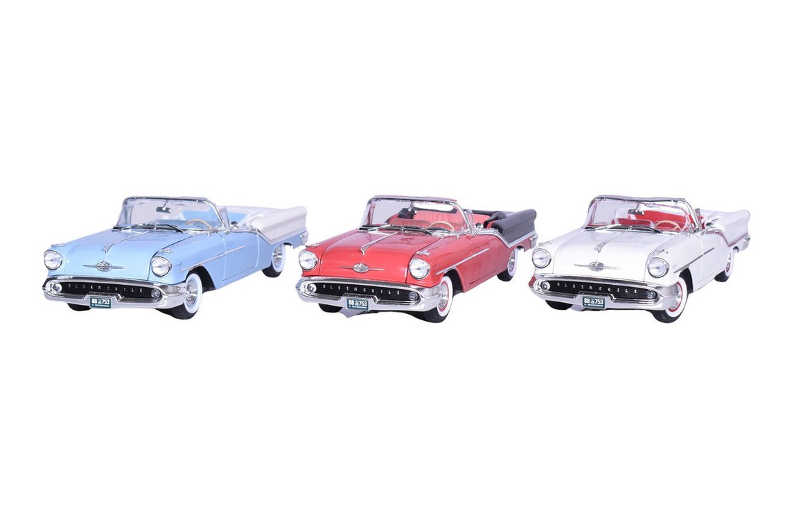 Three Road Signature 1:18 Die Cast 1957 Oldsmobile Super 88 Models