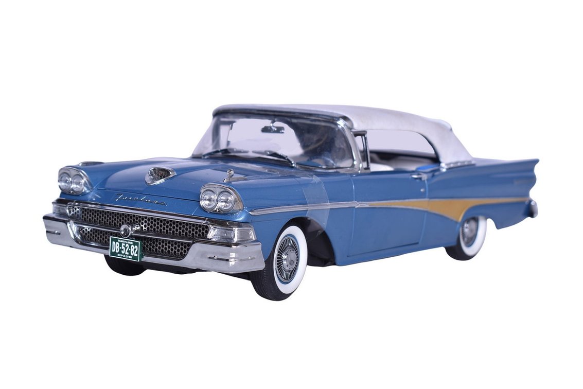 Sun Star 1:18 Die Cast 1958 Ford Fairlane 500 Closed Convertible Model