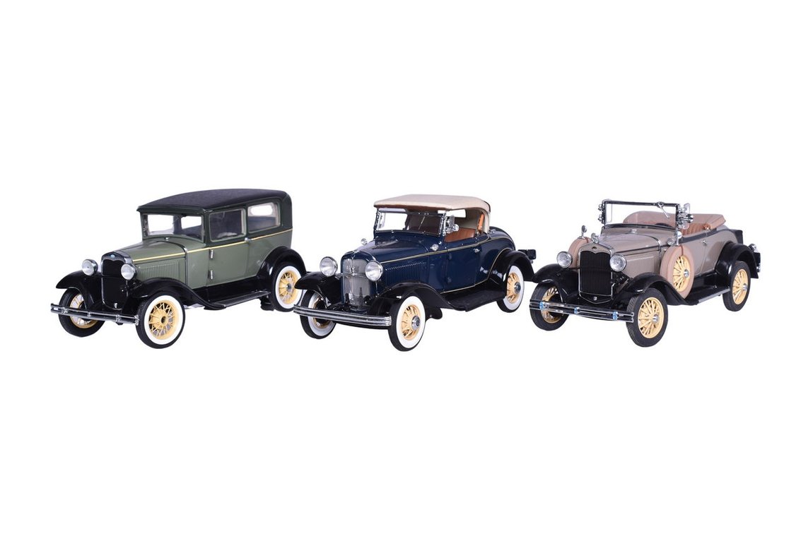 Three 1:24 Die Cast 1930s Ford Model A, De Luxe Models - Danbury Mint and Franklin Mint