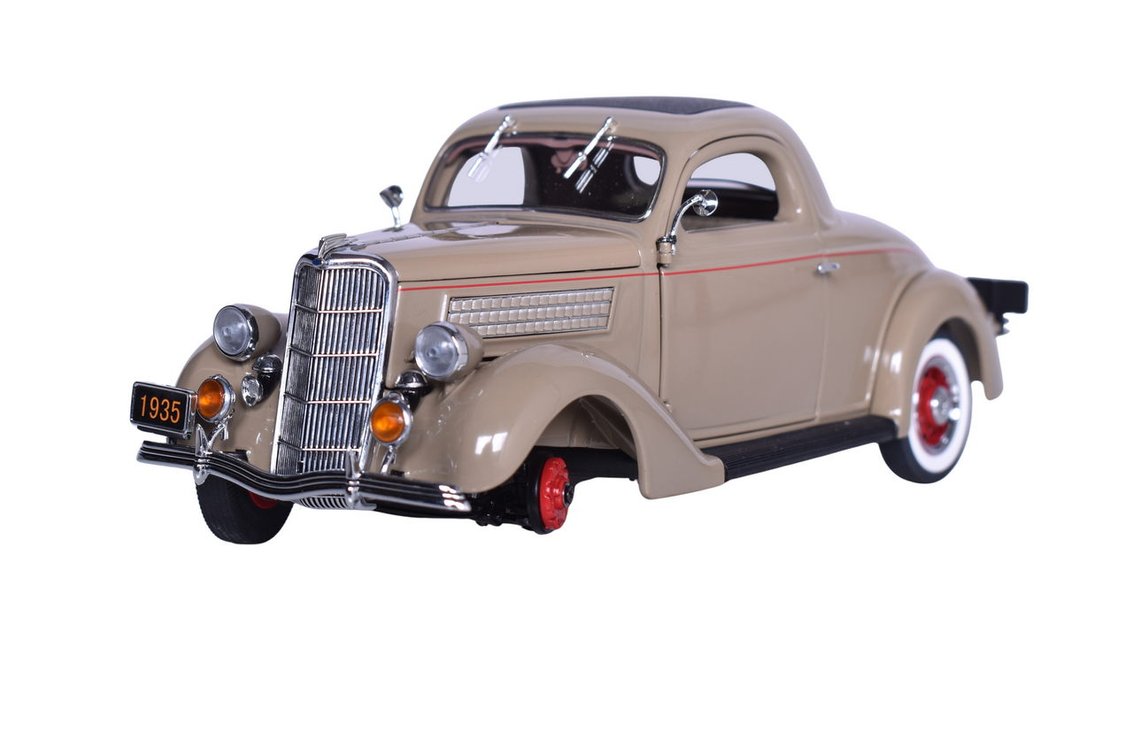 Danbury Mint 1935 Ford Deluxe Coupe Limited Edition Number 956 of 2500