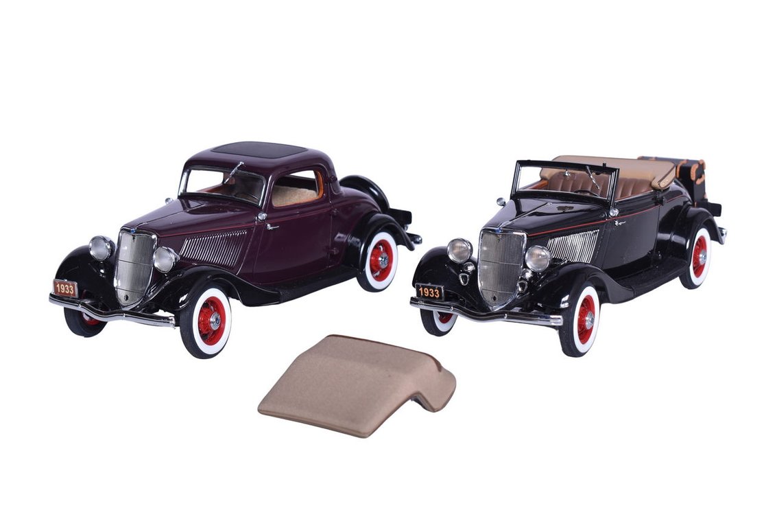 Pair of Danbury Mint 1:24 Die Cast 1933 Ford Models - Cabriolet and Deluxe Coupe