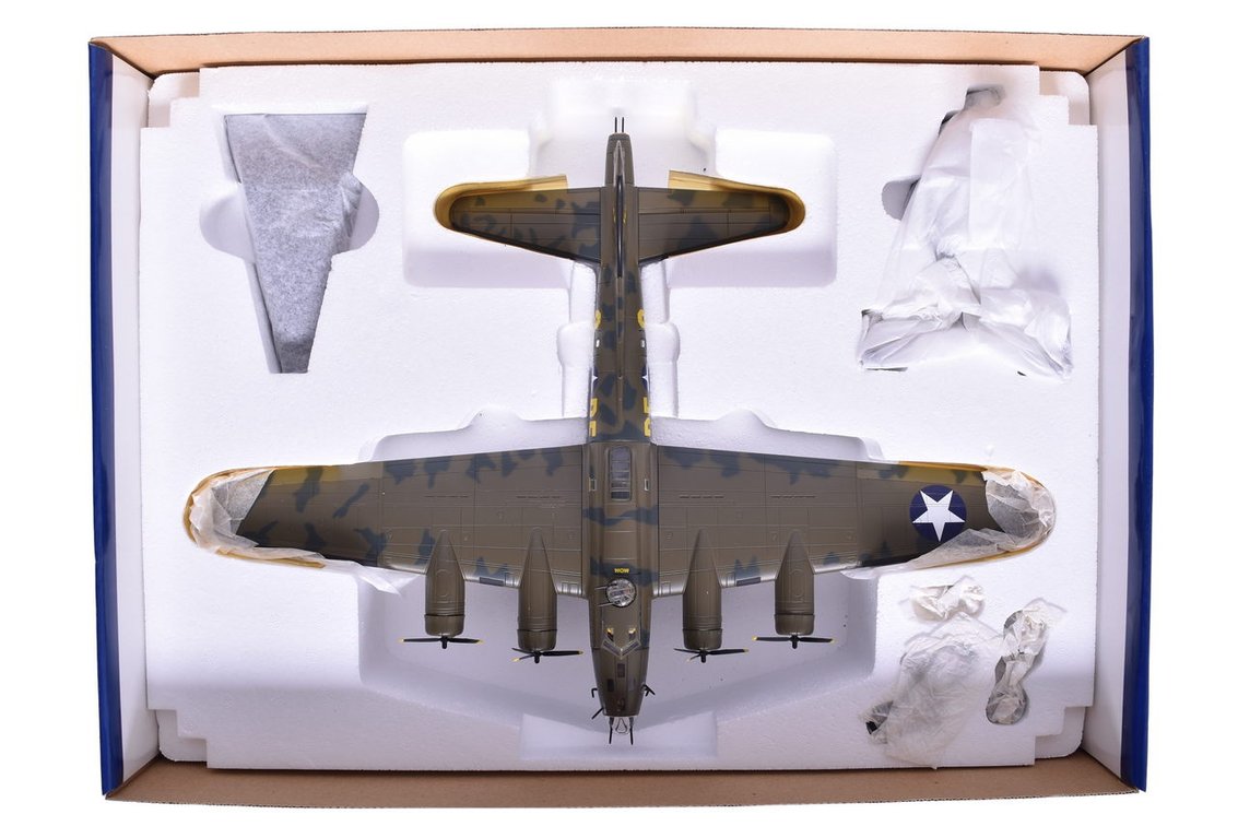 Corgi 1:72 WWII Boeing B-17F Flying Fortress Memphis Belle Diecast Plane