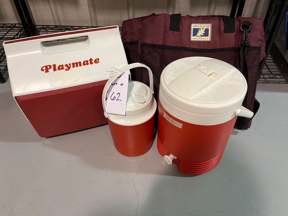 Cooler/Thermos Lot w/2 seats 