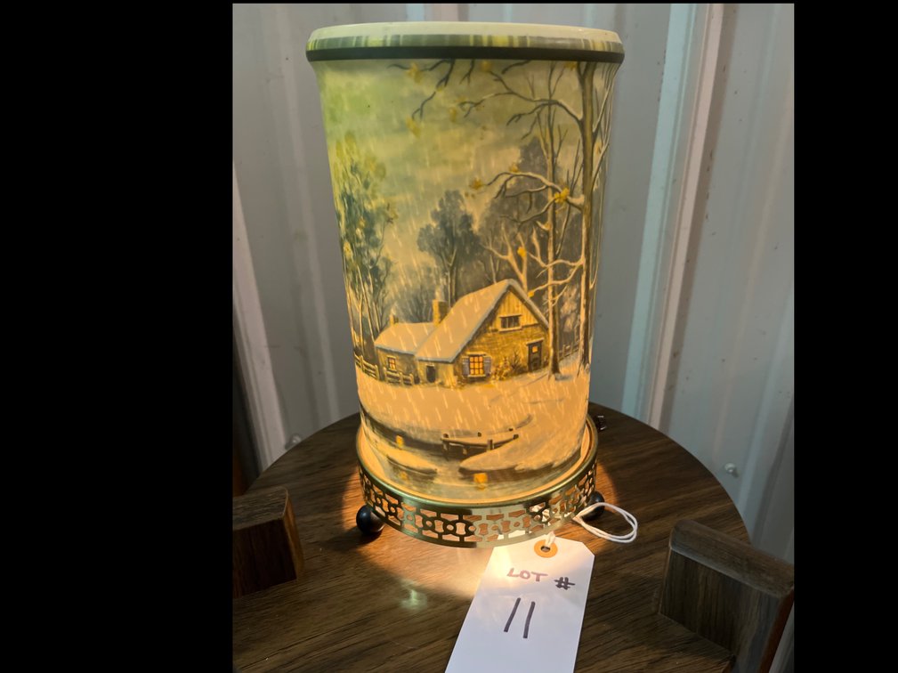 Vintage Cabin Scene Motion Lamp