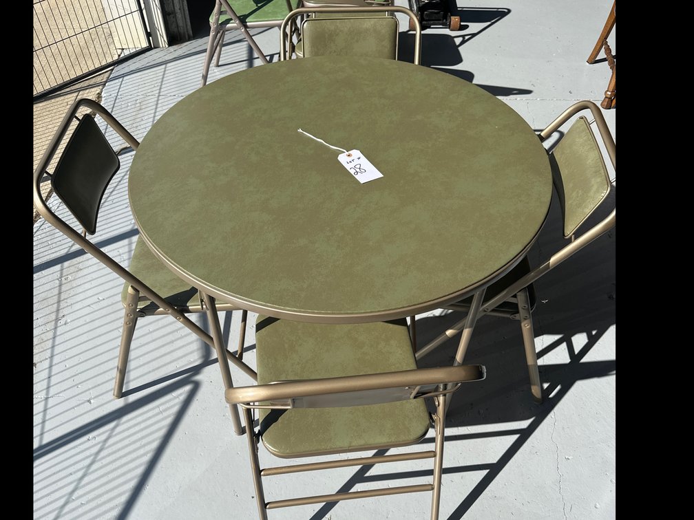 Round Folding Table & Chairs