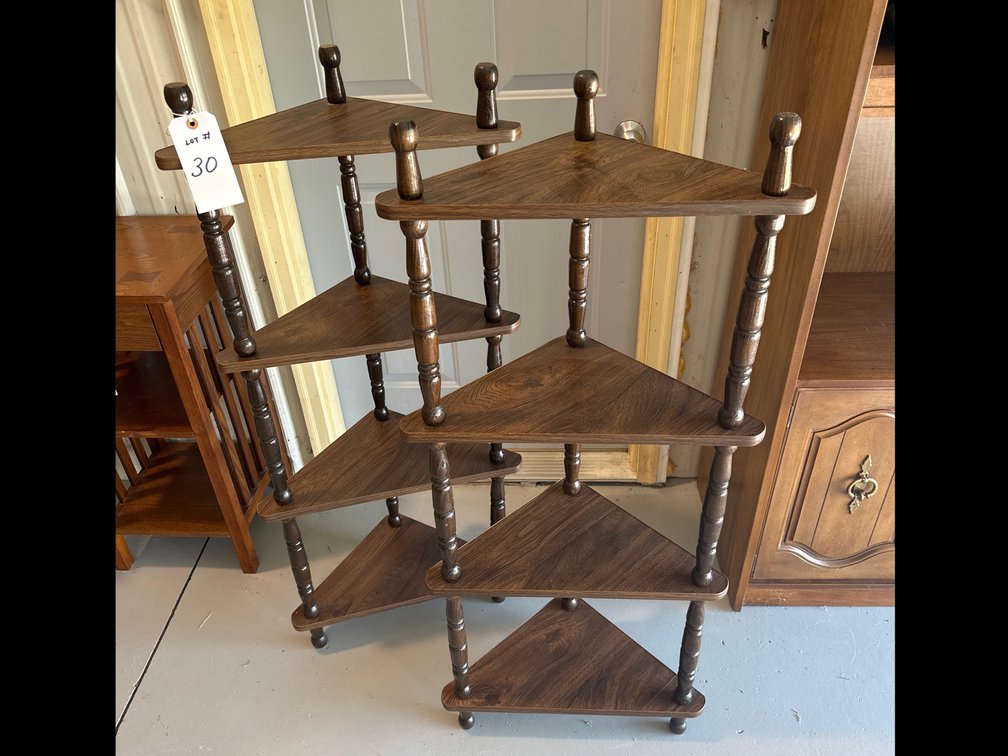 2 Corner Shelves