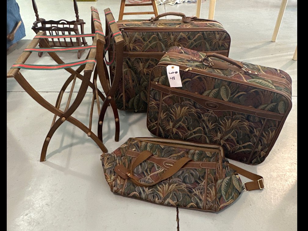 3pc Luggage Set w/luggage racks