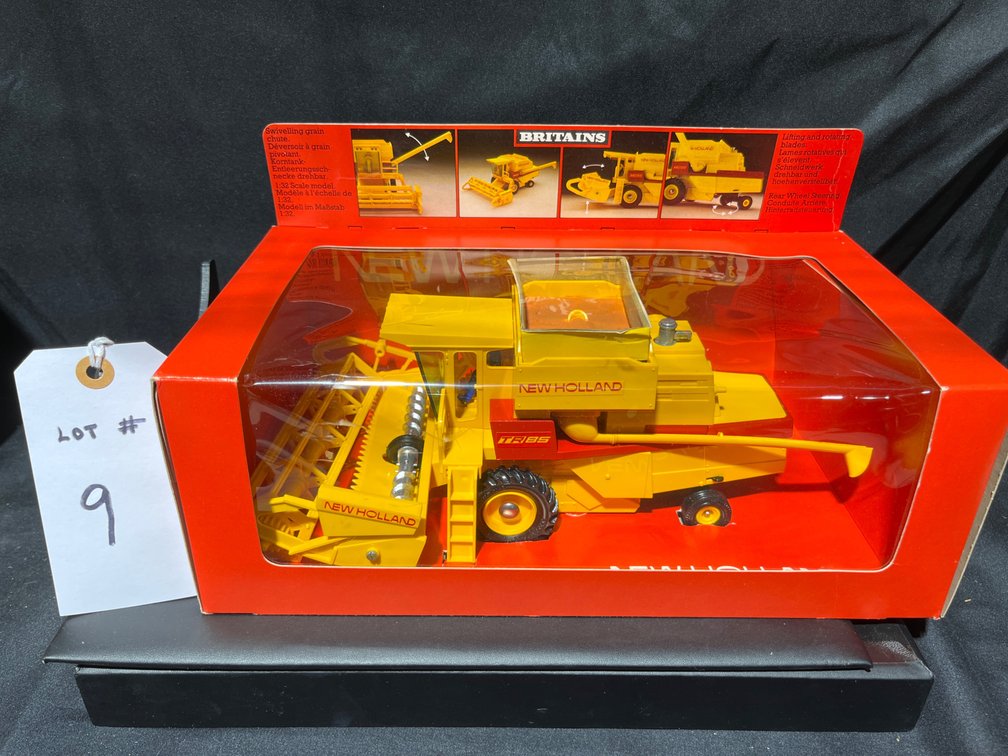 New Holland TR85 Combine - 1/32nd