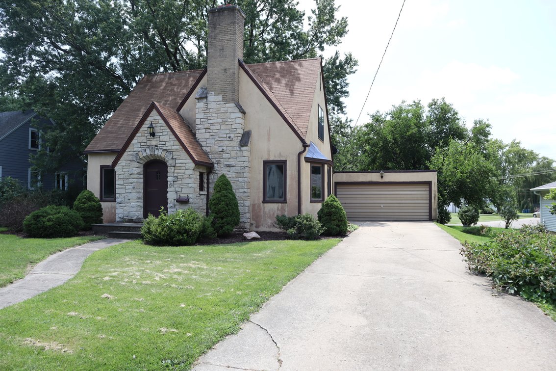 Image for 21 Red Oak Road  Walnut, IL