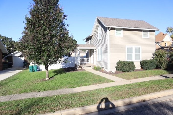 Image for 117 Fourth Street Walnut