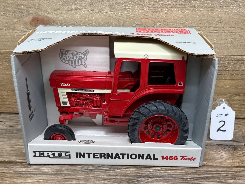 1:16 IH 1466 Farmall Turbo - Special Edition