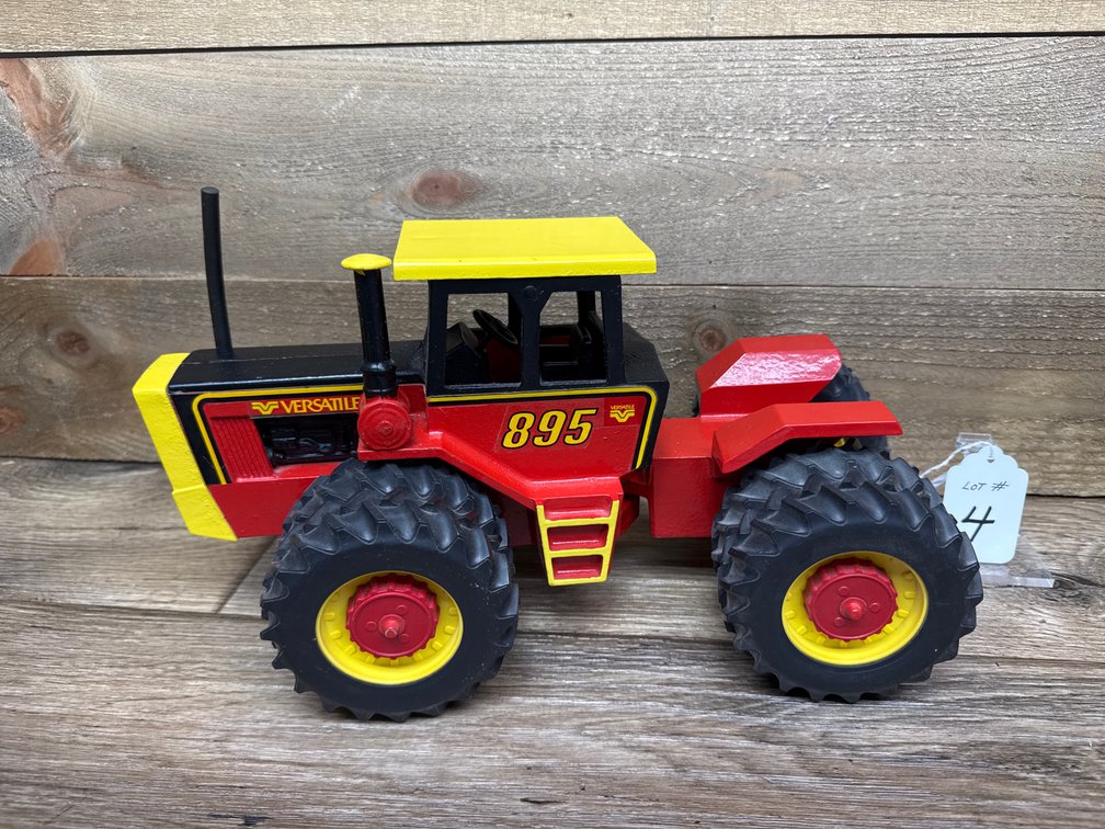 1:16 Versatile 895