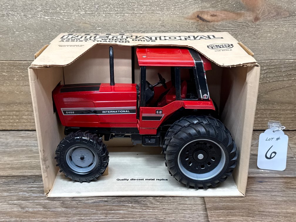 1:16 IH 5488 AWD Assist Tractor