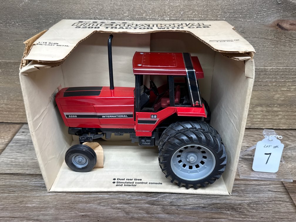1:16 IH 5288 Tractor w/Cab
