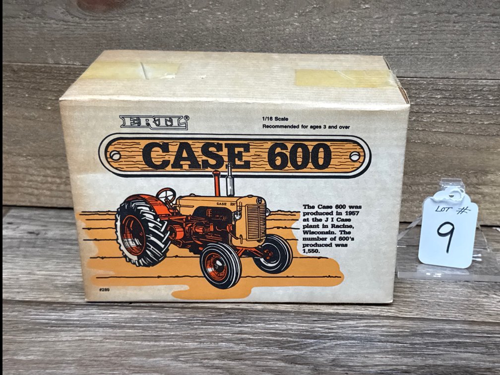 1:16 Case 600 - 1986 Sealed Box