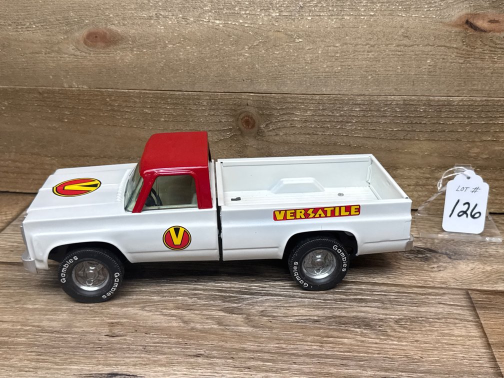 1:16 Custom Chevy Pickup - Versatile Logos