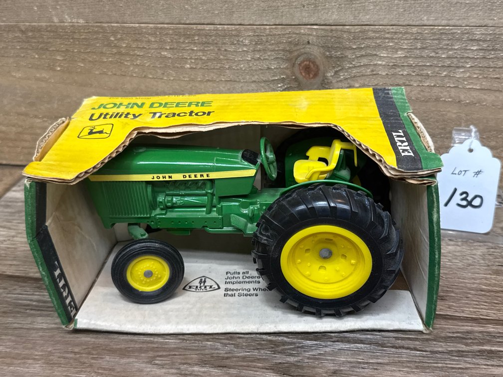 1:16 Utility Tractor