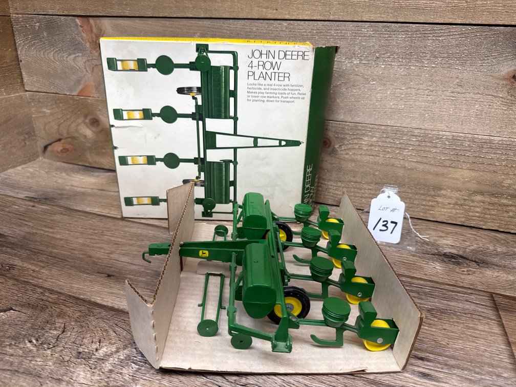 1:16 JD 495 4-Row Planter - NIB