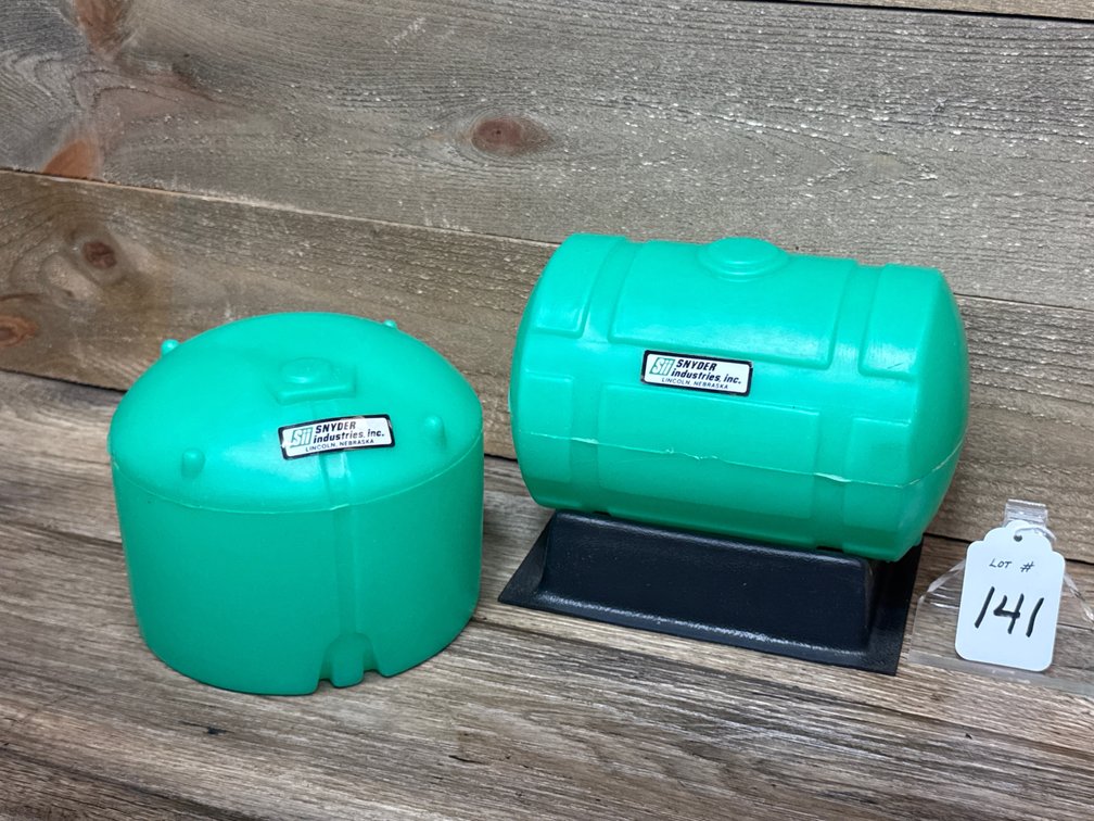 2 Sii SNYDER industries inc. Poly Tank Replicas