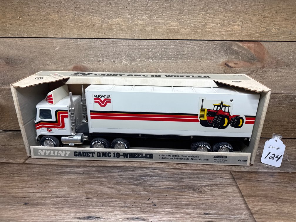 1:18 Cadet GMC 18-Wheeler - Versatile 875