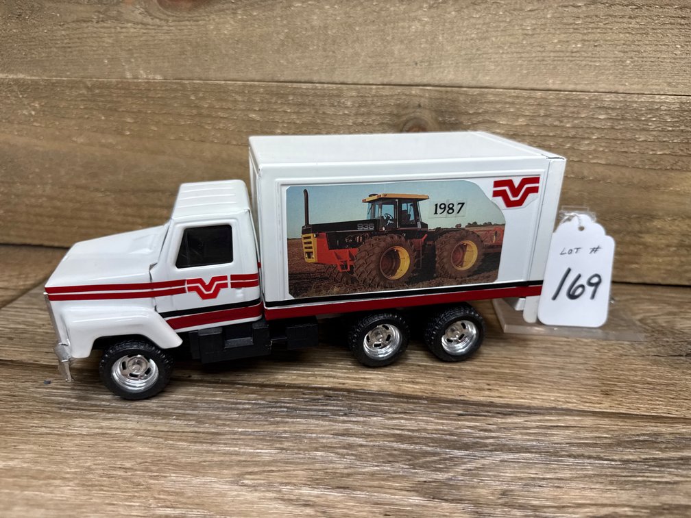 Custom 1:24 International Straight Truck ‘87