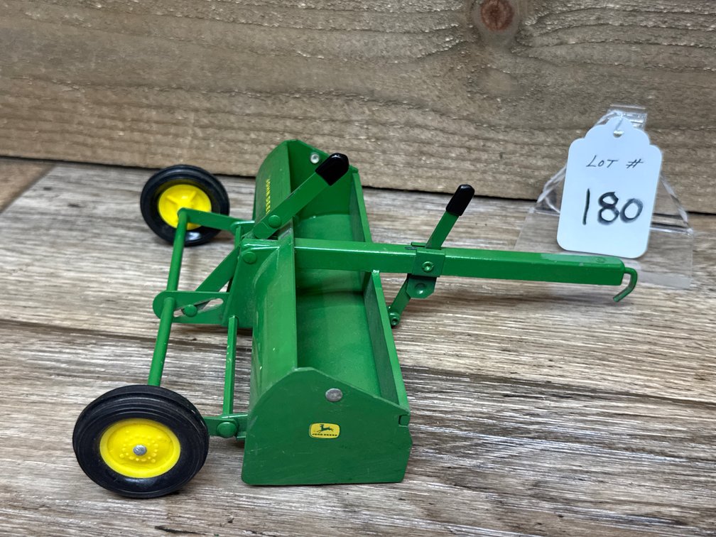 1:16 JD Carry Scraper K9