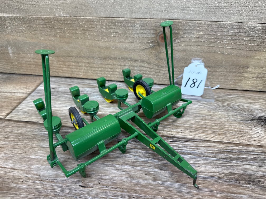 1:16 JD 495 Planter