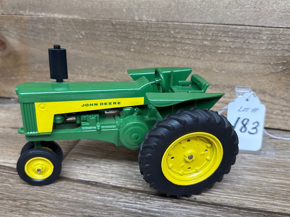1:16 JD 730 w/ 3pt. Hitch