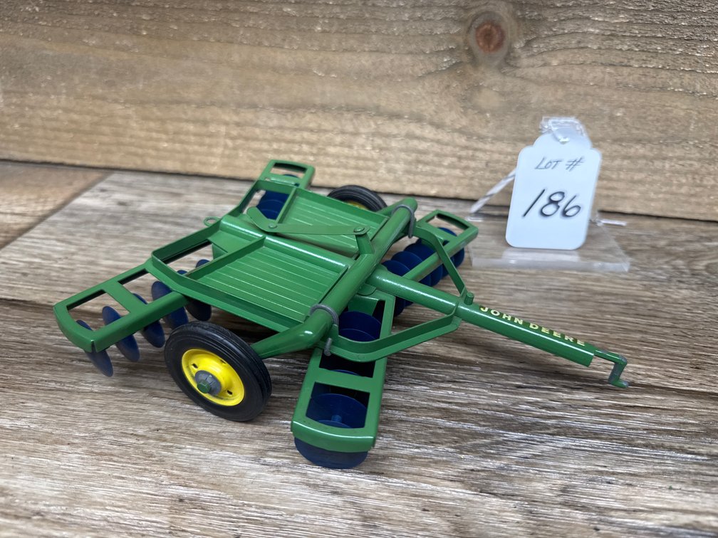 1:16 JD Disc Harrow w/Strap