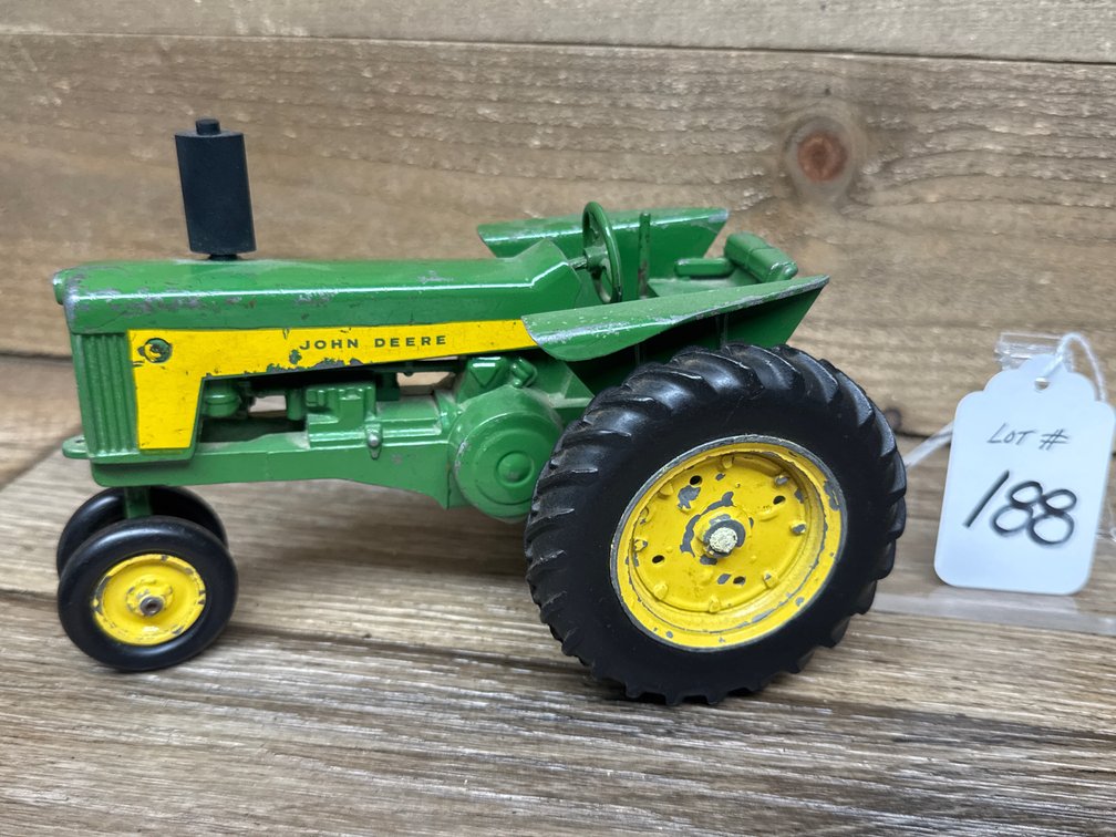 1:16 JD 730 w/ 3pt. Hitch