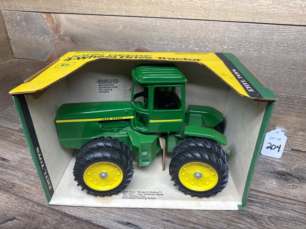 1:16 JD 8630 4WD Tractor w/Duals
