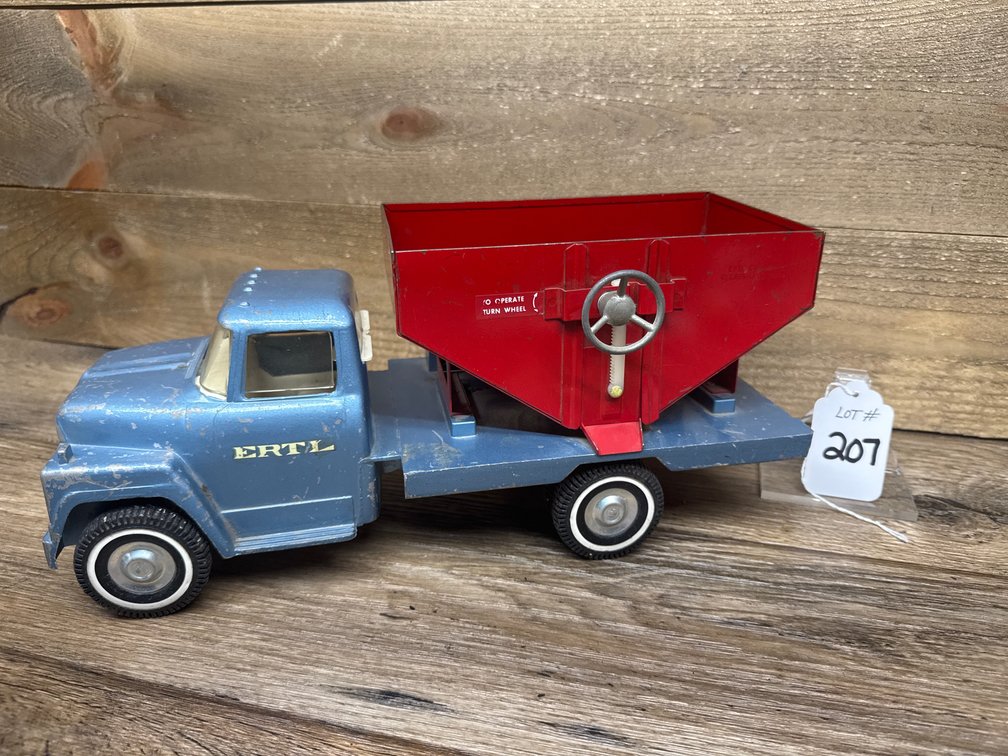 1:16 ERTL International Loadstar Gravity Fed Grain Truck