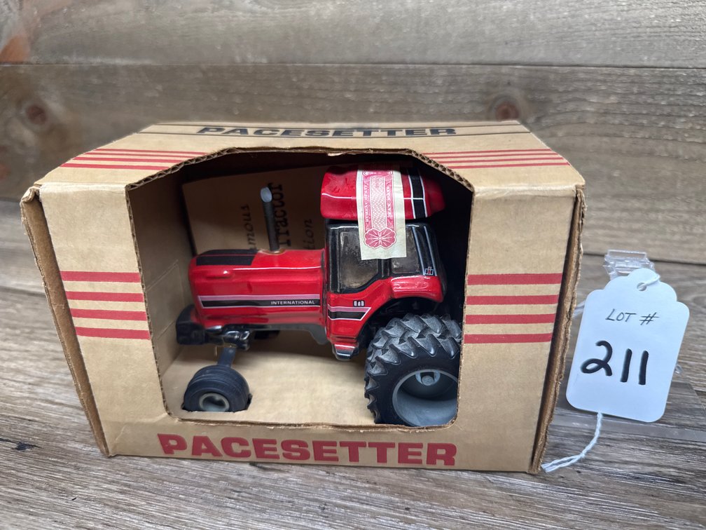 Mini Pacesetter - IH “BIG RED” - No.2