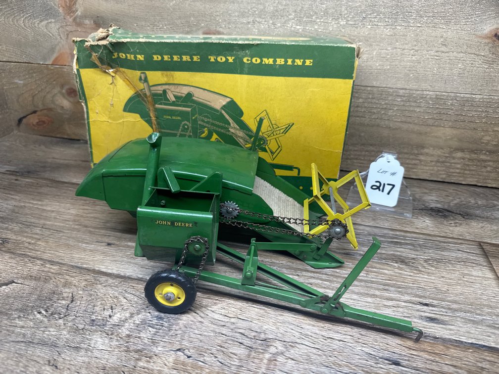 1:16 JD 12-A Pull-Type Combine