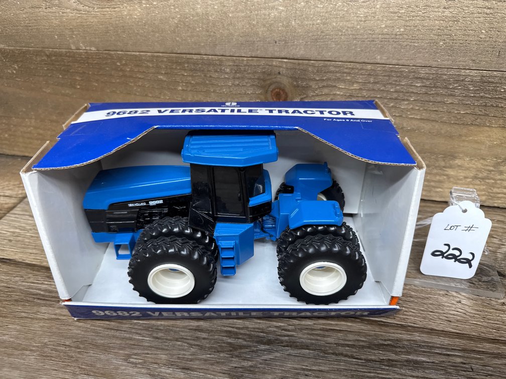 1:32 NH 9682 Versatile Tractor w/Duals