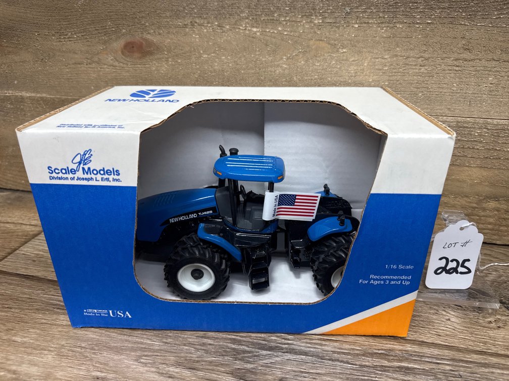 1:32 New Holland TJ425 4WD