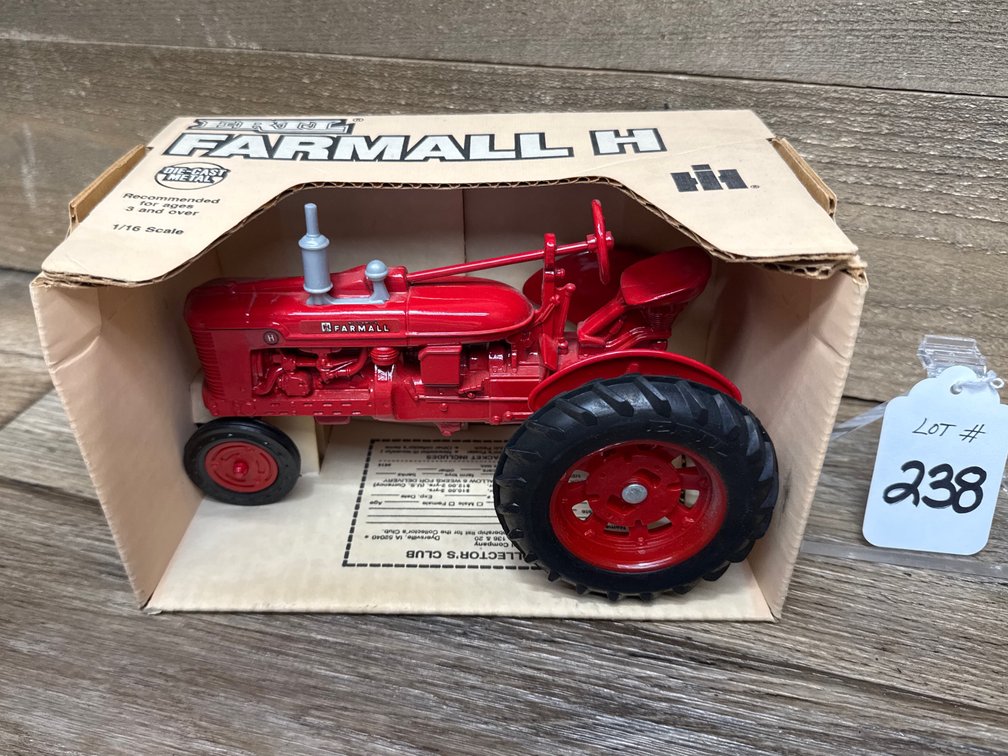 1:16 Farmall H - NF