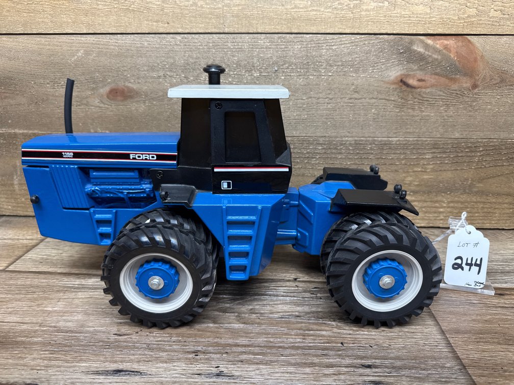 1:16 Ford 1156 Versatile w/Duals