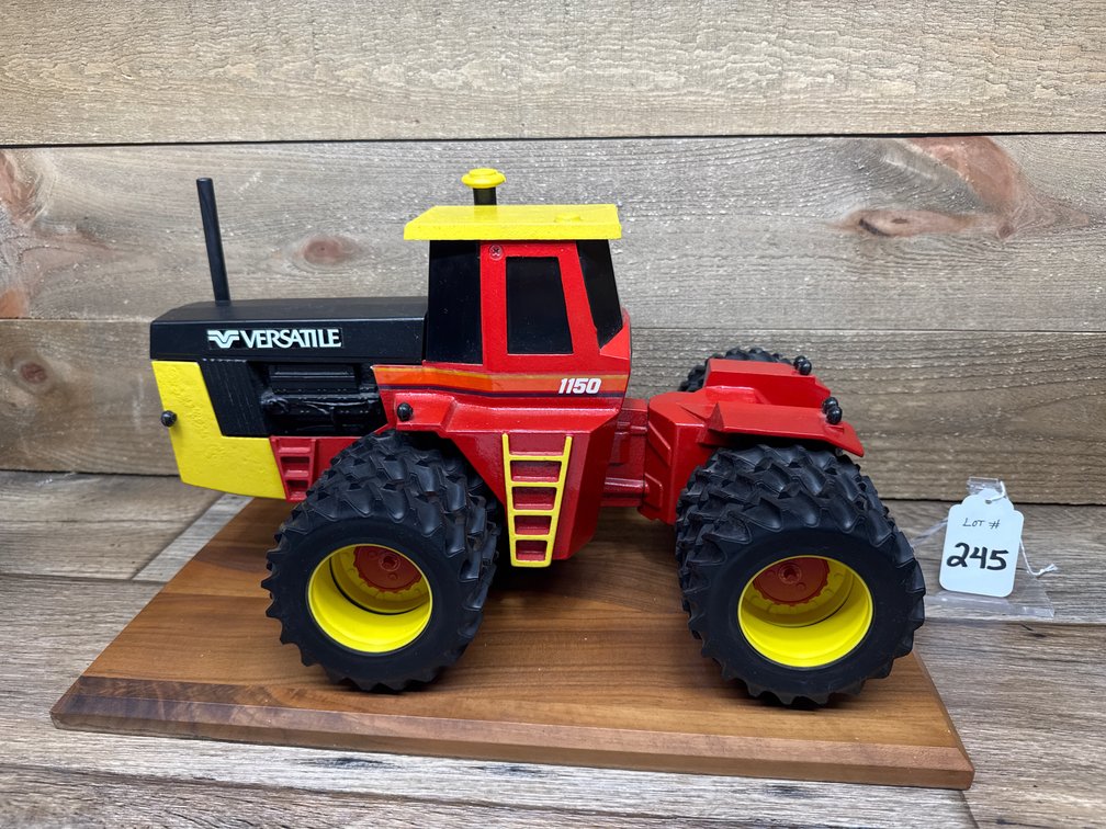 1:16 Versatile 1150 4WD on Plaque
