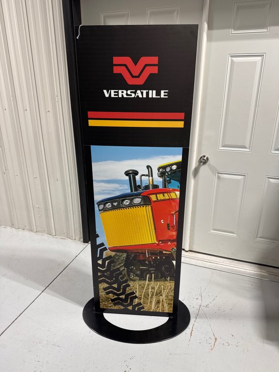Dealer’s Versatile Promotional Display