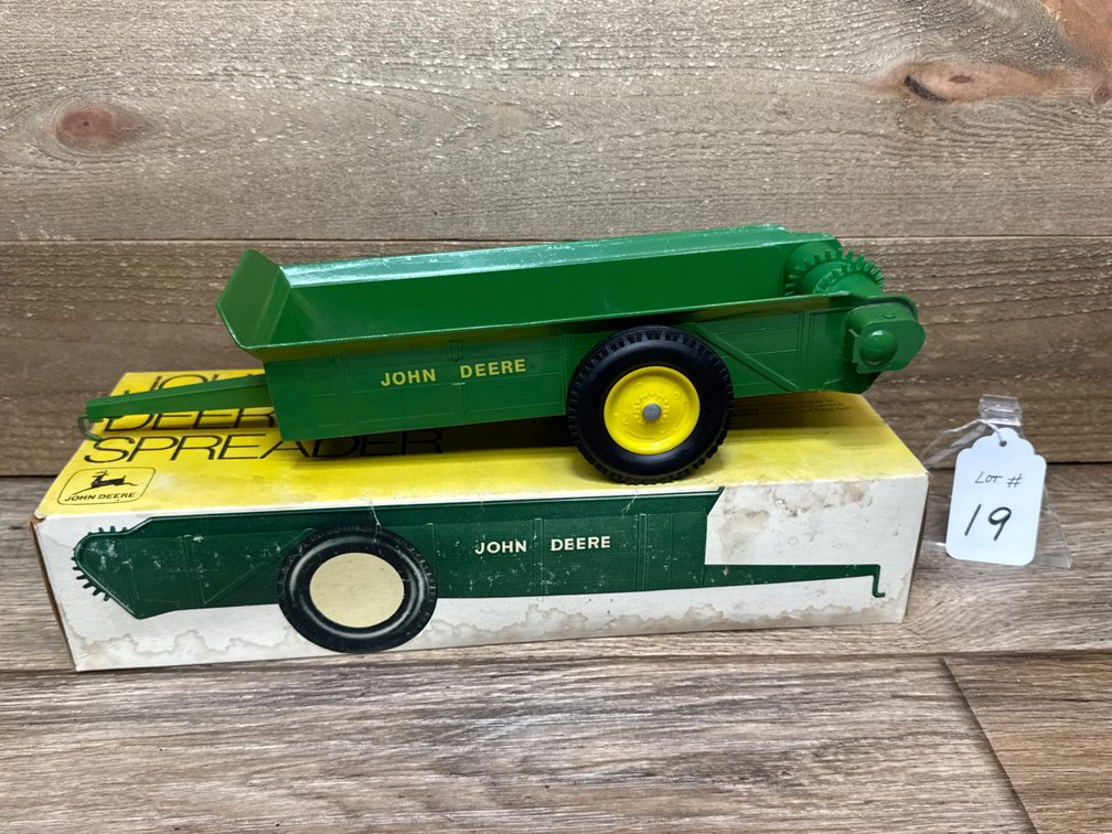 1:16 JD Manure Spreader