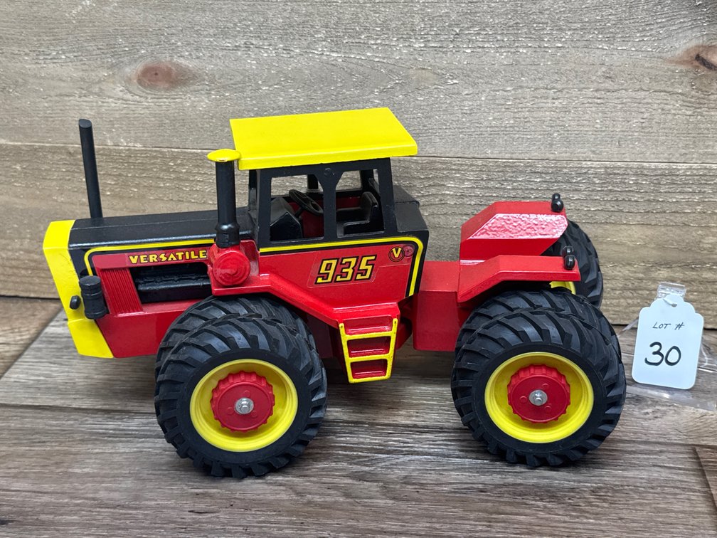 1:16 Versatile 935 4WD