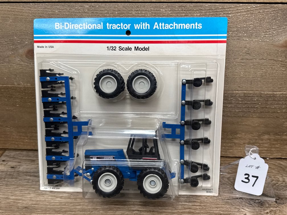 1:32 Ford Bi-Directional w/ Attachments