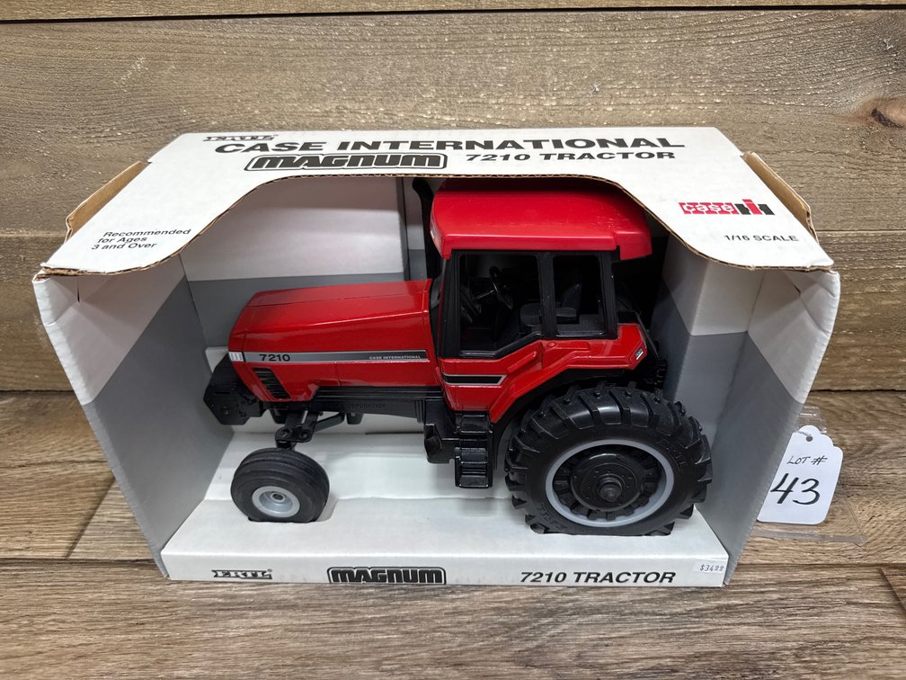 1:16 Case IH Magnum 7210 Tractor