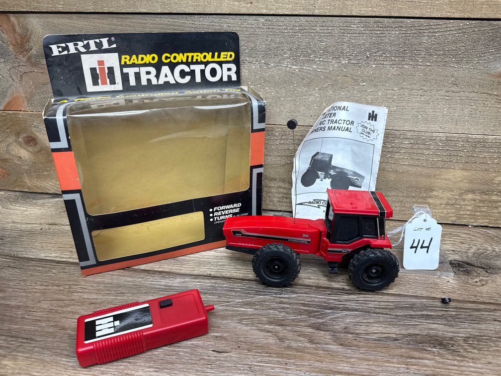 IH Mini R/C 6388 2+2 Tractor