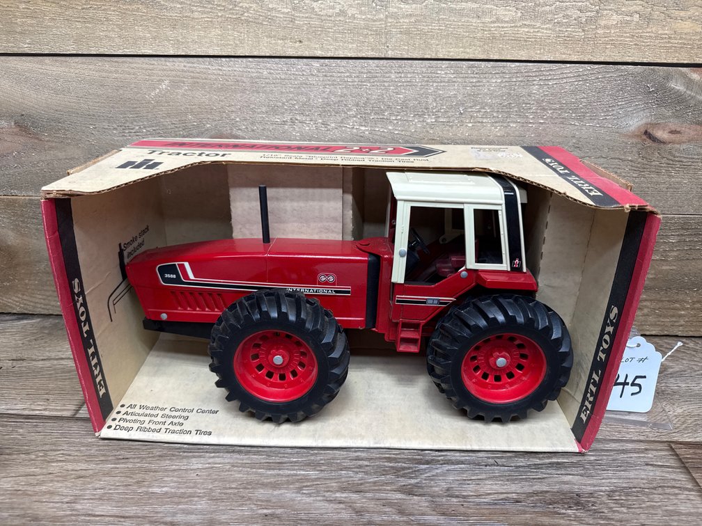 1:16 International 3588 2+2