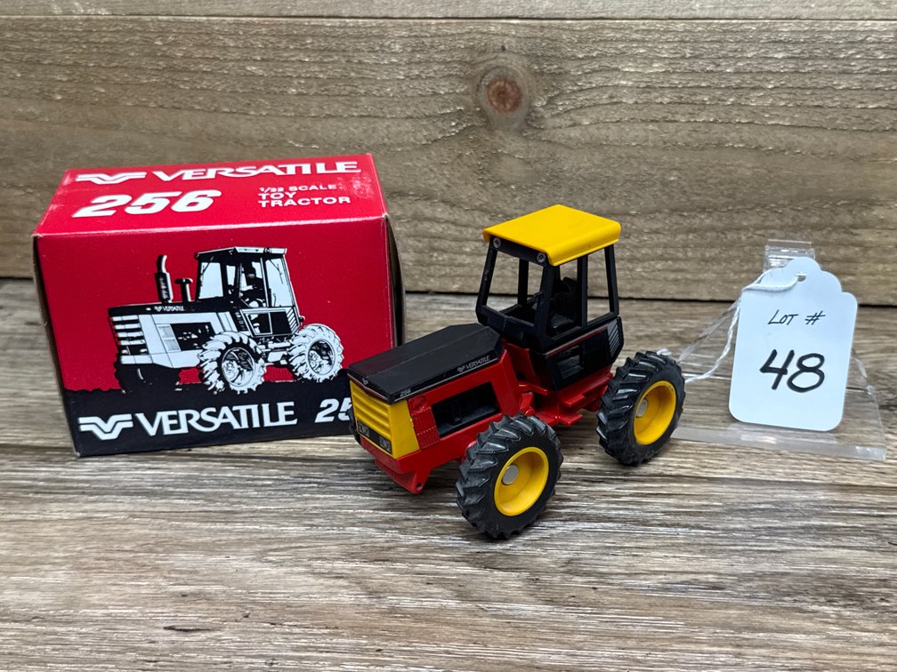 1:32 Versatile 256 w/Box